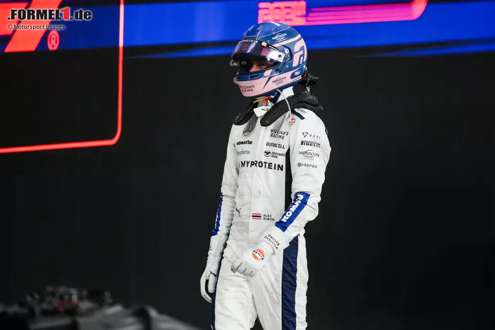 Foto zur News: Alexander Albon (Redaktion: 3) - Wir sind etwas strenger, denn das Qualifying war mit dem Aus in Q1 nicht wirklich gut. Im Rennen dann in der Tat ordentlich, aber für eine bessere Note hätten wir uns gewünscht, dass er sich am Ende in den Top 10 halten kann, was er auf alten Reifen aber nicht mehr schaffte.