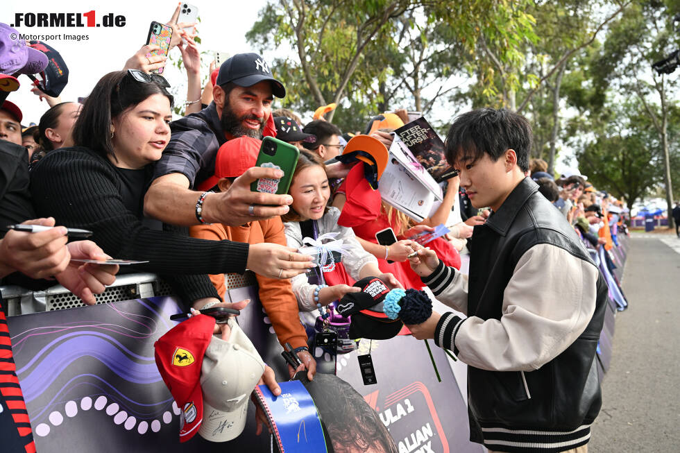 Foto zur News: Yuki Tsunoda (Redaktion: 2) - Auch bei uns argumentierte ein Redakteur für die Bestnote. Letztendlich war die Mehrheit dagegen, weil P7 im Rennen zwar ohne Frage ein starkes Ergebnis ist, er dabei aber eben auch von Ausfällen und der Alonso-Strafe profitierte, was das Bild etwas verzerrt. Trotzdem ohne Frage ein tolles Wochenende!