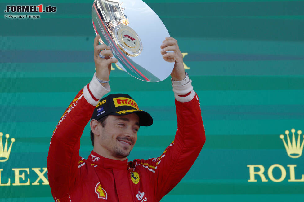 Foto zur News: Charles Leclerc (Redaktion: 2) - Auch in der Redaktion gab es Stimmen für eine 3, die Mehrheit sah ihn am Ende aber eine Note besser als unser Experte. Sicher nicht sein bestes Wochenende, vor allem im Qualifying überraschend deutlich hinter dem Teamkollegen. Im Rennen mit P2 dann aber für uns noch gut genug für eine 2.