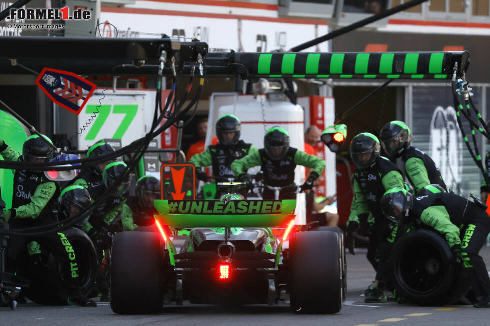 Foto zur News: Guanyu Zhou (Redaktion: 5) - Bei Sauber ging an diesem Wochenende generell nichts, aber er war dann im Qualifying noch einmal eine halbe Sekunde langsamer als der Teamkollege. Auch im Rennen ein Totalausfall.