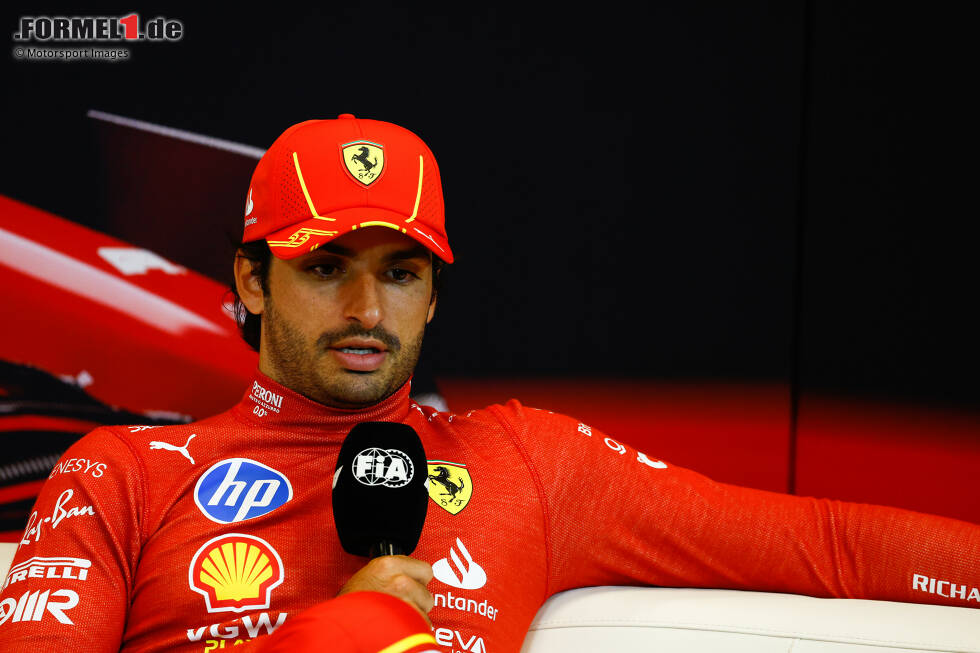 Foto zur News: Carlos Sainz (Redaktion: 3) -  Bei uns gehen die Meinungen auseinander, es gab auch Stimmen für eine 2. Letztendlich geht es an dieser allerdings knapp vorbei, weil Leclerc ihn dafür zu sehr abgehängt hat. Gesteht auch selbst, dass er nie wirklich ins Wochenende gefunden hat - und wäre ohne rote Flagge am Ende des Feldes gewesen.