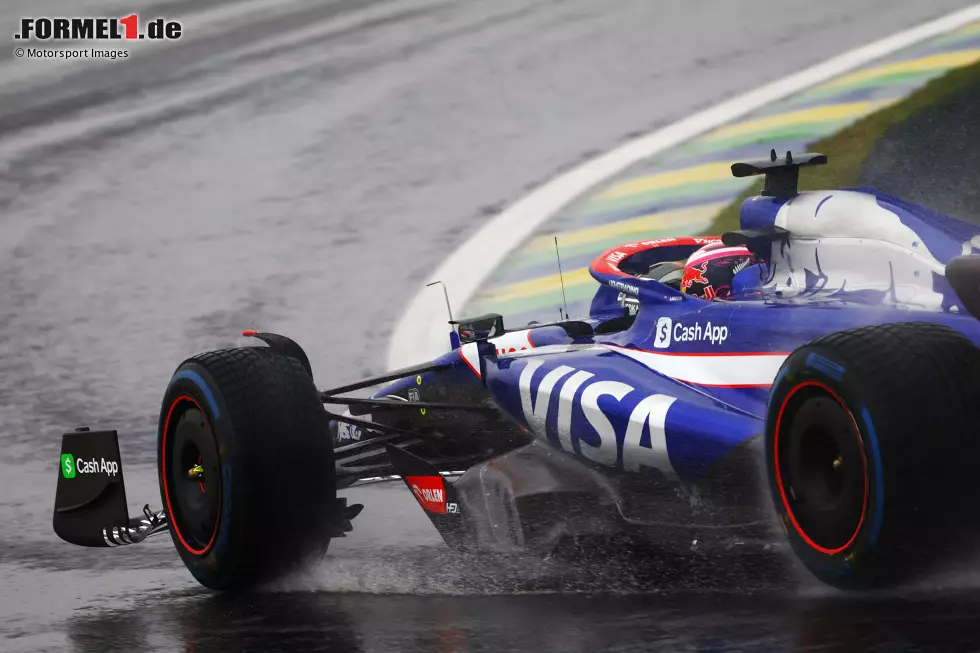 Foto zur News: Der Rekord für die längste Distanz mit den Full-Wet-Regenreifen geht an Racing-Bulls-Pilot Liam Lawson: Der Neuseeländer fuhr in seinem Stint insgesamt 81,871 Kilometer und damit so viele wie kein anderer Pilot.