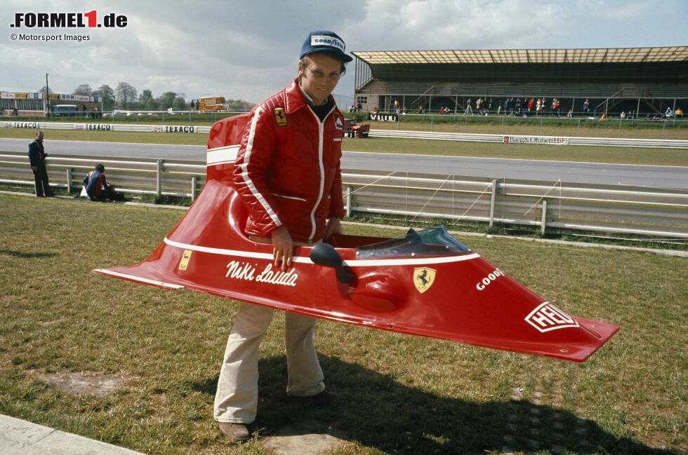 Foto zur News: Von den sechs Rennen, die Lauda von der Pole aufnimmt, kann der Ferrari-Pilot übrigens nur ein einziges gewinnen. Er wird am Jahresende (trotz der damaligen Rekordserie) daher lediglich WM-Vierter, seinen ersten Titel holt er erst im folgenden Jahr.