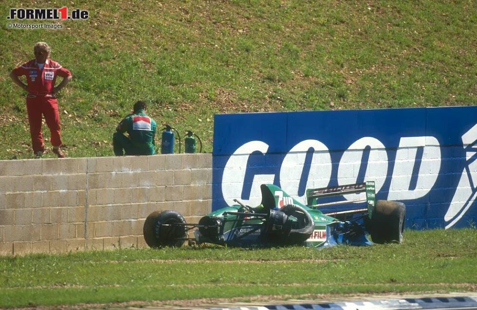 Foto zur News: Die meisten Ausfälle - Auch das hängt mit der heutigen Zuverlässigkeit in der Formel 1 zusammen. So hält Andrea de Cesaris den &quot;Rekord&quot; für die meisten Ausfälle in der Königsklasse (135). Obwohl die Saisons mittlerweile viel länger sind, wird diese Zahl bei der heutigen Zuverlässigkeit der Boliden wohl nie übertroffen werden.