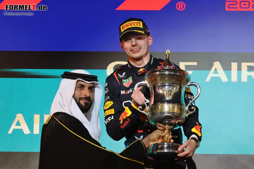 Foto zur News: Max Verstappen (1): Die Bestnote gibt es beim Auftakt nur für den Weltmeister, der sich die Pole, die schnellste Runde und den Sieg holte und am Samstag auch noch jede einzelne Rennrunde anführte. Für diesen &quot;Grand Slam&quot; bekommt er natürlich eine 1!