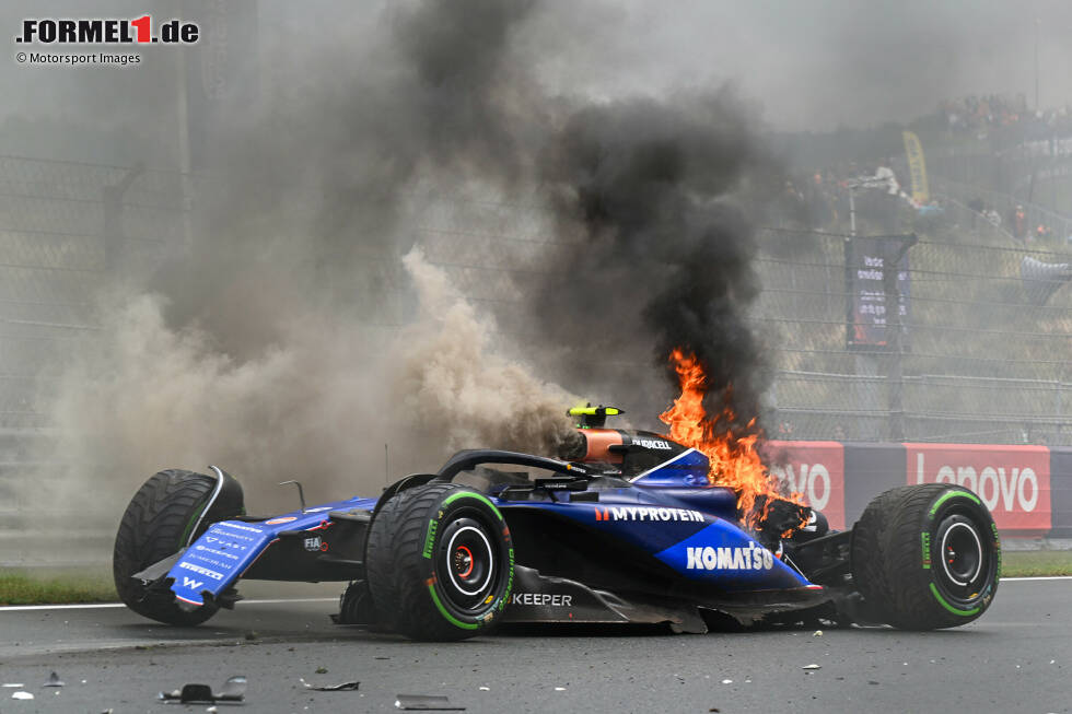 Foto zur News: Sein Williams FW46 hingegen brennt weiter lichterloh.