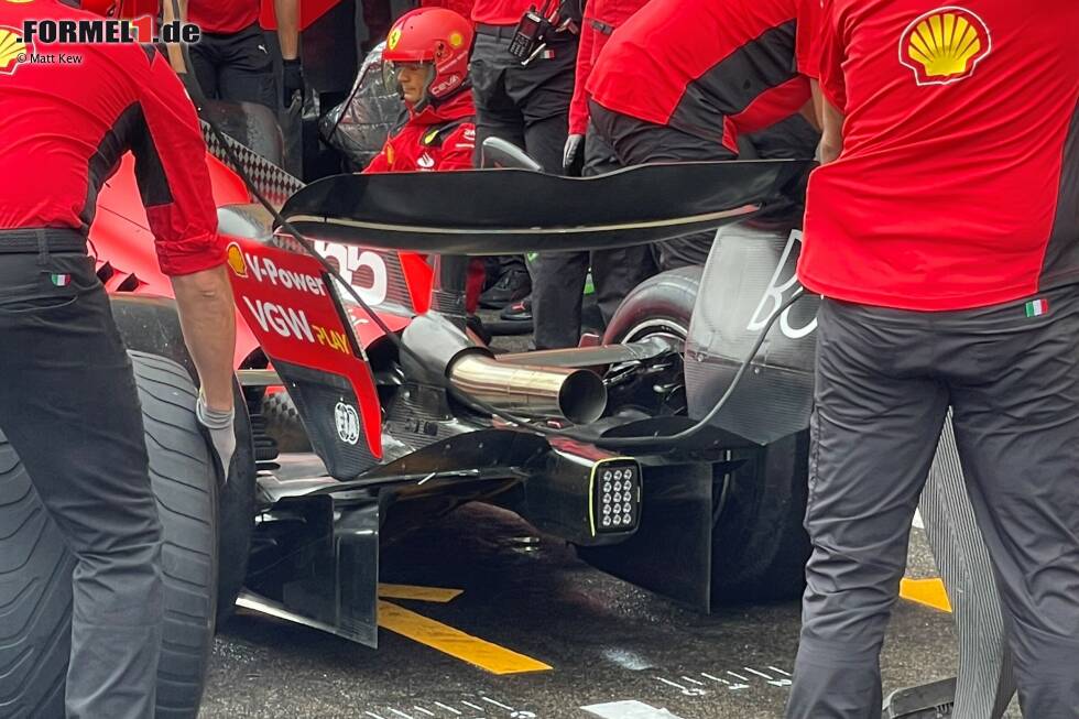 Foto zur News: Beim Großen Preis von Ungarn erprobte Ferrari am SF-23 ein einzelnes unteres Element am Beam-Flügel.