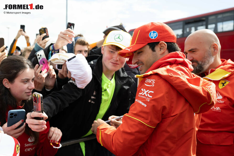 Foto zur News: Carlos Sainz (Redaktion: 2) - Das sehen auch wir so. Fuhr ein gutes Rennen, holte das Maximum heraus und fuhr am Ende sogar noch die schnellste Runde. Machte zudem keine größeren Fehler, was bei den schwierigen Bedingungen auch keine Selbstverständlichkeit ist.