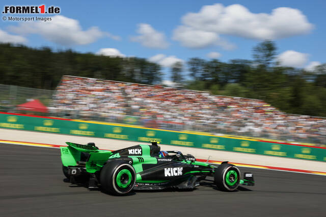 Foto zur News: Guanyu Zhou (Marc Surer: 6) - "Er ist nicht nur zu langsam, sondern er stand im Qualifying auch noch Verstappen im Weg rum."