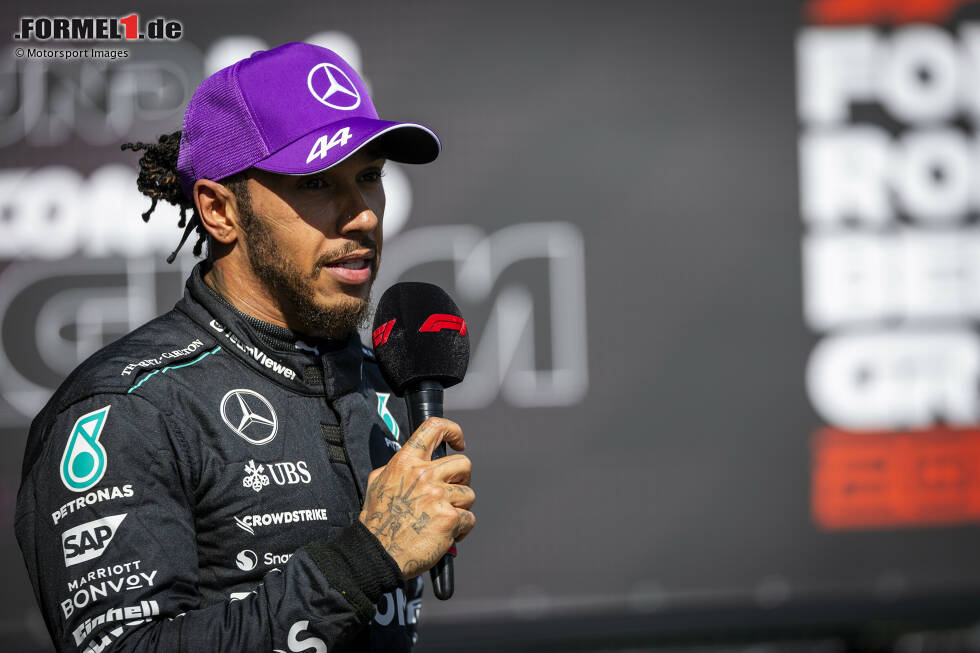 Foto zur News: Lewis Hamilton (Redaktion: 1) - Bei uns der einzige Fahrer, der an diesem Wochenende die Bestnote bekommt. Einig sind wir uns zwar auch bei ihm nicht, aber die Mehrheit ist der Meinung, dass er ein fast perfektes Rennen fuhr. Einen kleinen Abzug gibt es jedoch dafür, dass er Russell am Ende auf der Strecke nicht mehr überholt hat.