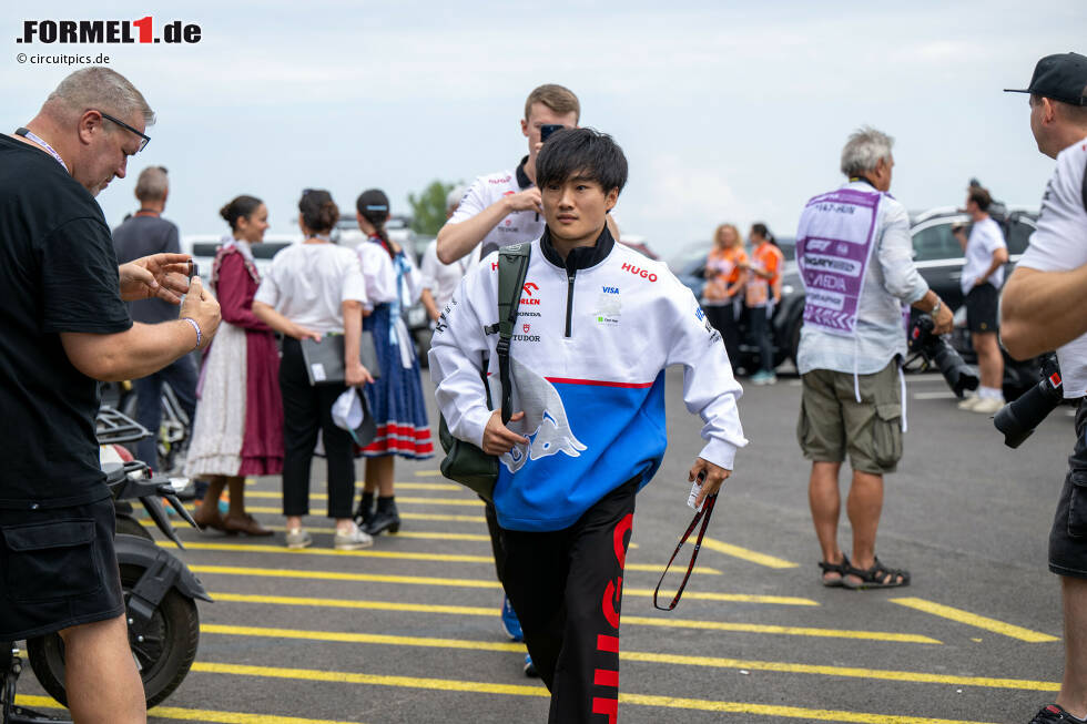 Foto zur News: Yuki Tsunoda (Redaktion: 3) - Kann man so sehen, wir sind aber auch hier strenger, weil er ohne die bessere Strategie wahrscheinlich nicht vor seinem Teamkollegen gelandet wäre. Fairerweise muss man aber sagen, dass er den Einstopper stark umgesetzt hat.