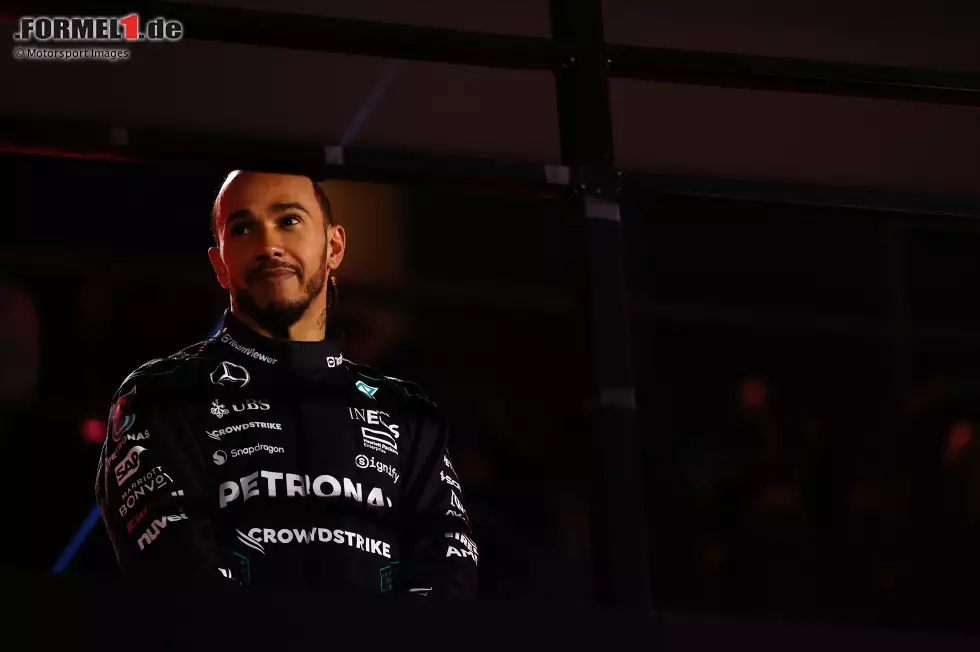 Foto zur News: Lewis Hamilton (Redaktion: 2) - Wer im Qualifying zwei Fehler macht und dadurch nur von Platz zehn startet und den Sieg verschenkt, der kann von uns keine Bestnote erhalten. Die Aufholjagd am Sonntag hätte sie aber auf jeden Fall verdient. Der Mann des Rennens!