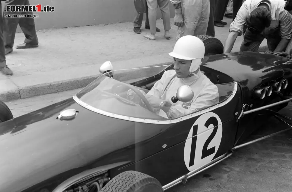 Foto zur News: 1960: Als der Brite Stirling Moss 1960 mit Lotus gewinnt, stellt er eine Formel-1-Bestmarke auf. Denn niemand sonst hat für mehr unterschiedliche Konstrukteure Rennen als Sieger beendet. Moss schafft das für Cooper, Lotus, Maserati, Mercedes und Vanwall, also fünf Marken!