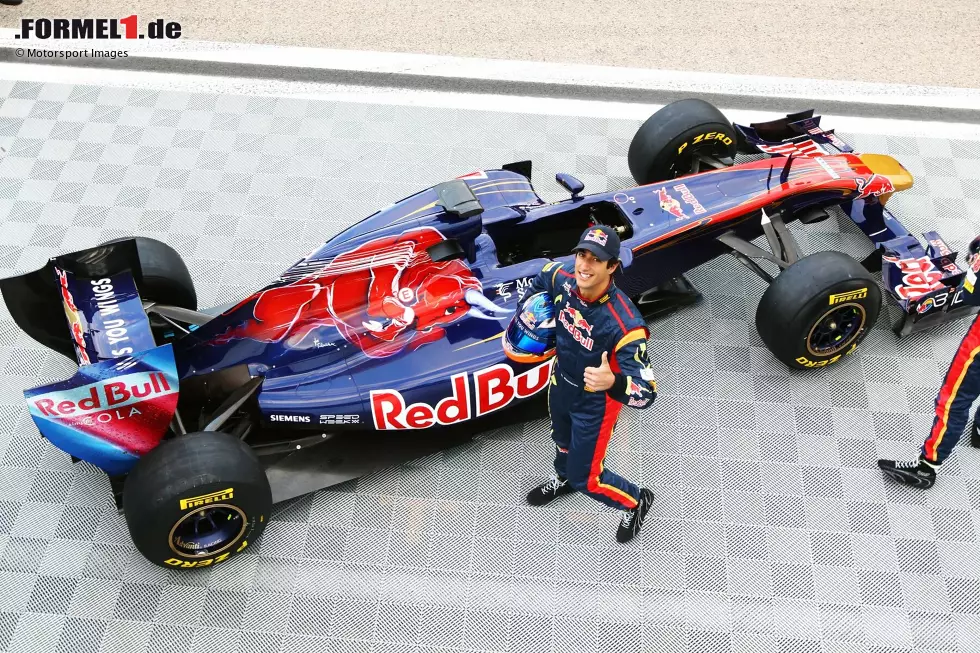 Foto zur News: Daniel Ricciardo (Toro Rosso): Der Red-Bull-Junior fährt 2012 und 2013 bereits für das Schwesterteam und arbeitet sich darüber ins A-Team hoch. Nachdem seine Karriere ins Stocken gerät, kehrt er 2023 noch einmal zurück zum Team, das inzwischen AlphaTauri heißt. Der erhoffte Aufschwung bleibt aus und 2024 endet seine Karriere dort.