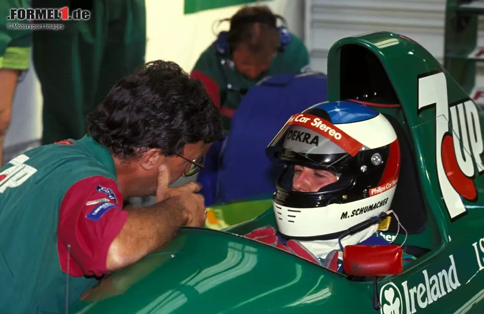 Foto zur News: Michael Schumacher (1991): Das berühmteste Jordan-Debüt dauert nur ein Rennen. In Spa 1991 geht &quot;Schumis&quot; Stern mit Startplatz sieben auf. Obwohl er im Rennen nur wenige Kurven weit kommt, greift Flavio Briatore zu und holt ihn sofort zu Benetton. Der Rest seiner Karriere ist Geschichte.