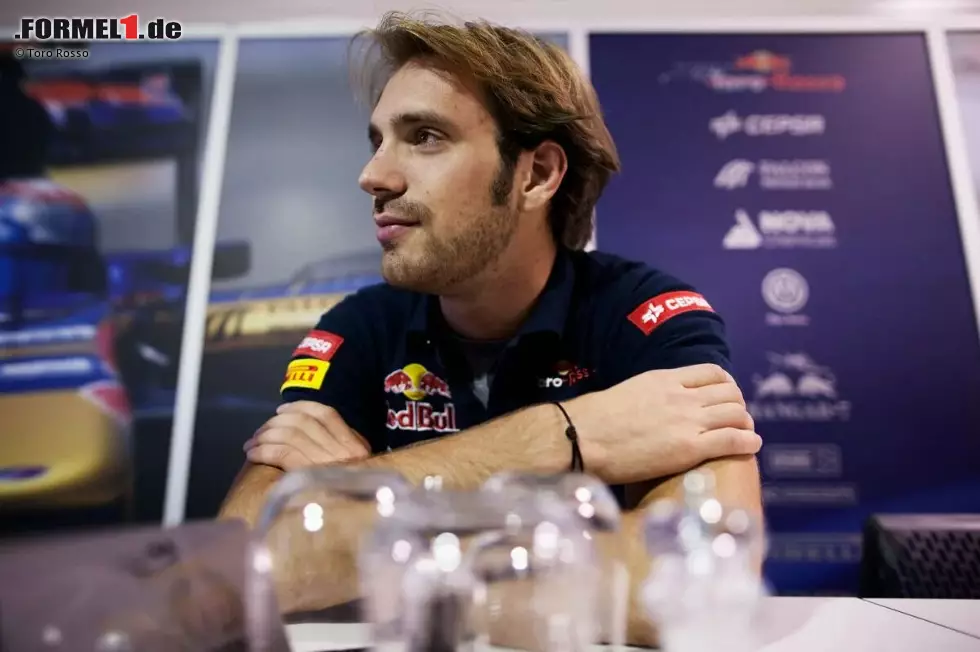 Foto zur News: Jean-Eric Vergne (2012): In zwei gemeinsamen Jahren ist &quot;JEV&quot; auf Augenhöhe mit Daniel Ricciardo, doch Red Bull entscheidet sich für den Australier als Nachfolger von Mark Webber. Vergne bleibt noch ein Jahr bei Toro Rosso und geht dann in die Formel E, wo er bis heute als einziger Fahrer zwei Titel holen kann.