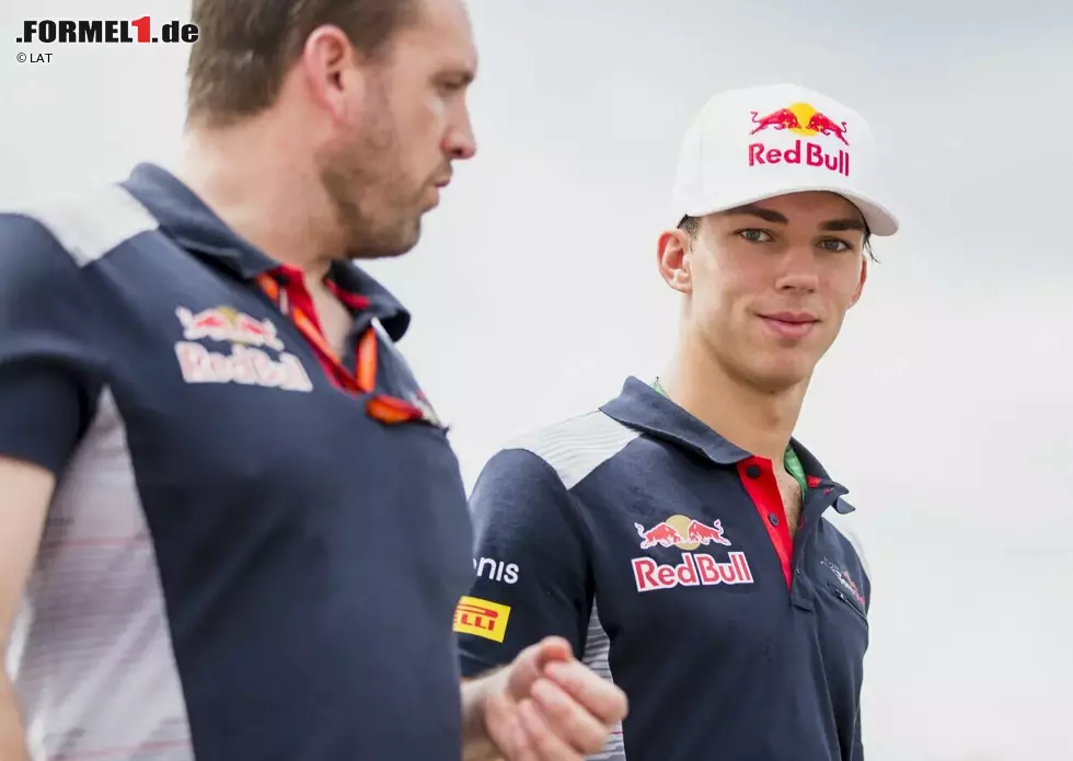 Foto zur News: Pierre Gasly (2017): Gasly ist zu dem Zeitpunkt selbst erst zwei Rennen im Team, wo er den erneut degradierten Daniil Kwjat ab Malaysia ersetzt. Abgesehen von einem kurzen Abstecher ins A-Team fährt der Franzose jahrelang in Faenza, bevor er sich von Red Bull trennt und zu Alpine wechselt.