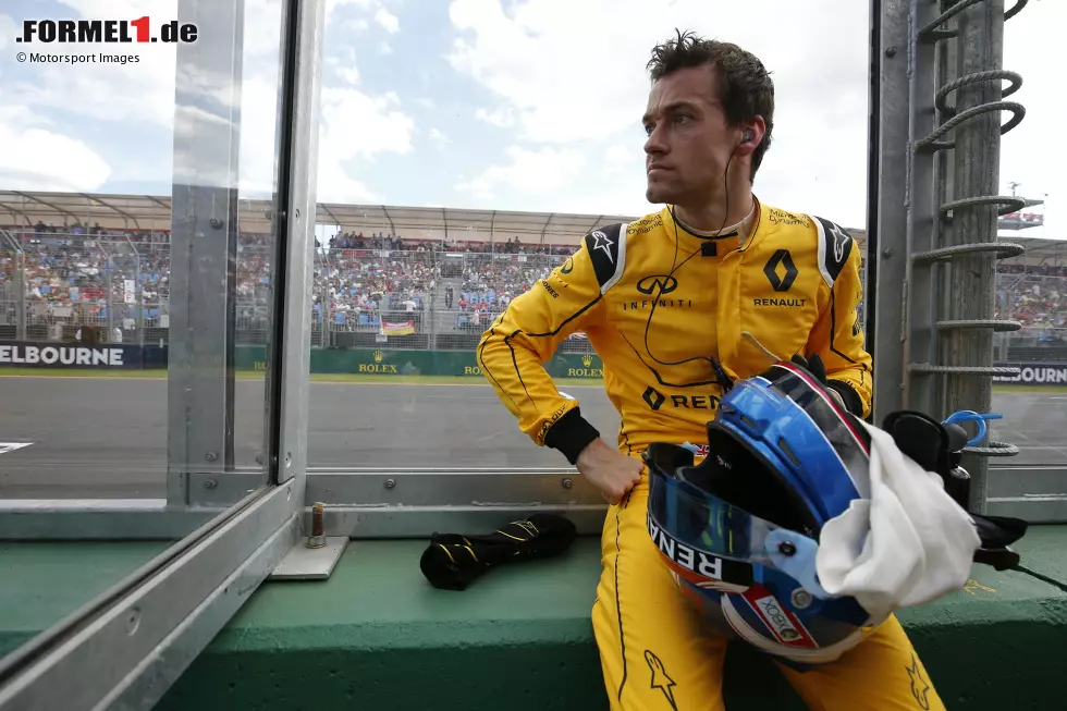 Foto zur News: Jolyon Palmer (2016): Nach seinem GP2-Titel 2014 verbringt er ein Jahr als Testfahrer bei Lotus, doch als Renault das Team wieder übernimmt, darf der Brite zum Stammfahrer aufsteigen. Obwohl er nur einen Punkt holt, behält ihn Renault für 2017, ersetzt ihn aber noch während der Saison durch Carlos Sainz, was Palmer aus den Medien erfährt.