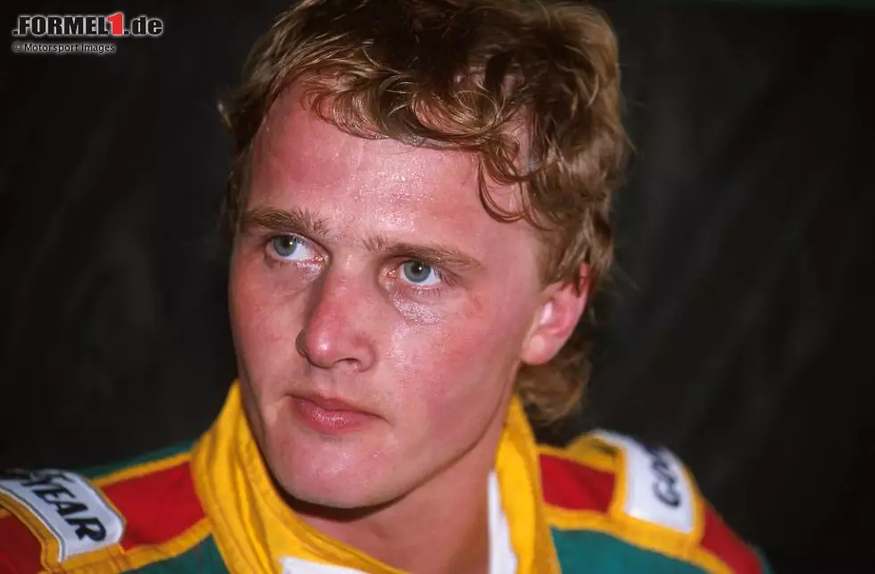 Foto zur News: Johnny Herbert (1989): Genau dieser Herbert feiert nach seinem Unfall und schweren Verletzungen in dem Jahr sein Motorsportcomeback - und das gleich in der Formel 1. Er fährt in Brasilien auf Anhieb auf Rang vier, wird aber trotzdem nach sechs Rennen entlassen. Trotzdem geht seine Karriere am Ende noch bis in das neue Jahrtausend.