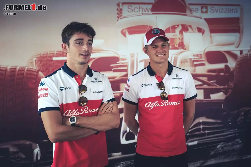 Foto zur News: Apropos Sauber: Dort ging es 2018 für Charles Leclerc los - und zwar an der Seite von Marcus Ericsson. Den Schweden hatte Leclerc recht locker im Griff, sodass er für 2019 mit einem Vertrag bei Ferrari belohnt wurde. Leclerc selbst hatte bislang einmal einen Rookie an seiner Seite ...