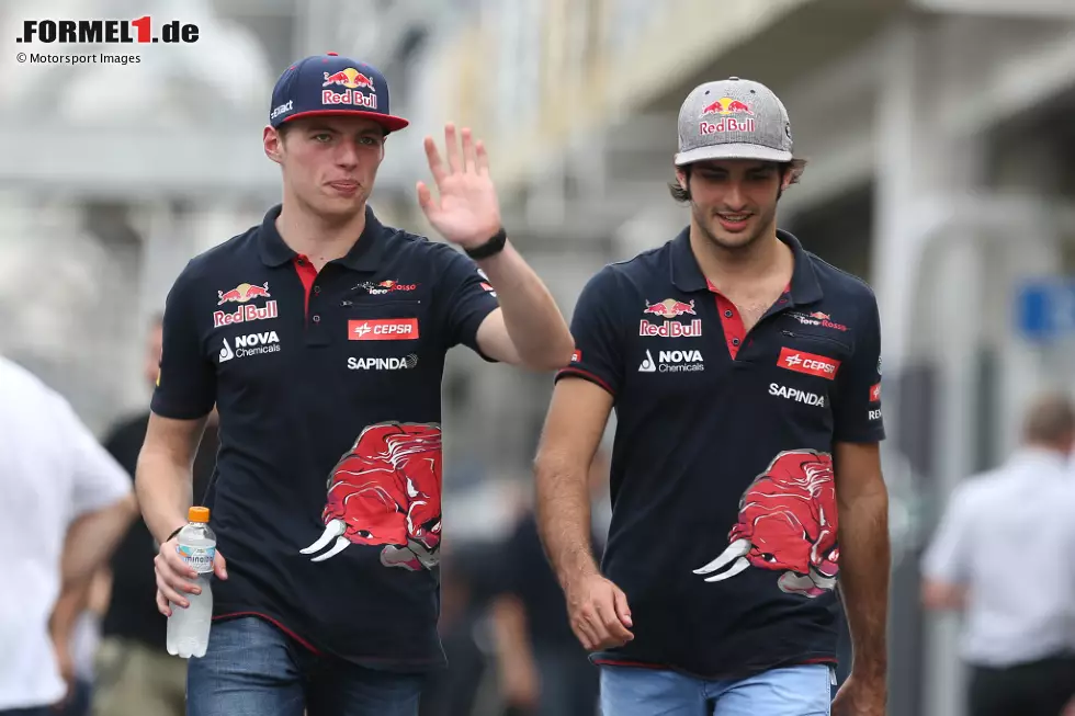 Foto zur News: Max Verstappen und Carlos Sainz waren gegenseitig die ersten Teamkollegen. 2015 gaben beide zusammen ihr Debüt bei Toro Rosso. Der Gewinner war dabei ganz klar der Niederländer, der 49 Punkte holte, während Sainz nur auf 18 Zähler kam. Ein weiterer Fahrer debütierte neben Verstappen nicht, dafür aber neben Sainz.