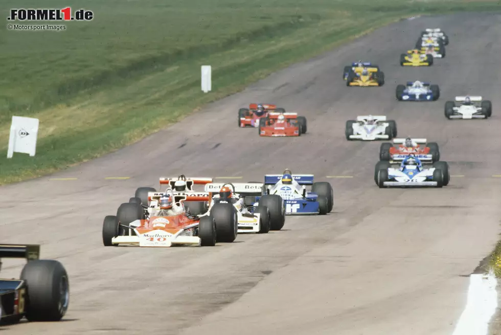 Foto zur News: Im Rennen macht er zunächst gute Fortschritte und liegt alsbald an siebter Stelle. Eine fehlerhafte Temperaturanzeige aber kostet ihn zwei Runden und eine mögliche Punkteposition im ersten Grand Prix, aber ...