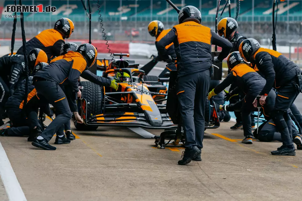 Foto zur News: McLaren-Boss Zak Brown strotzt indes bereits vor Zuversicht. Er will 2025 &quot;beide Titel nach Woking holen&quot;, also erstmals seit 1998 sowohl in der Fahrerwertung als auch in der Konstrukteurswertung triumphieren.