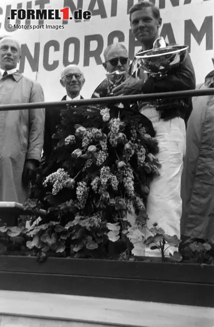 Foto zur News: Paul Frere fährt nur Teilzeit in der Formel 1, weil er seiner Familie den Vorzug gibt. Der Start 1956 beim Heimrennen in Belgien ist sein einziger in dem Jahr, er wird Zweiter. Ansonsten fährt er eher Langstrecken-Rennen und beendet 1960 seine aktive Karriere, um sich weiter als Journalist und Buchautor zu betätigen.