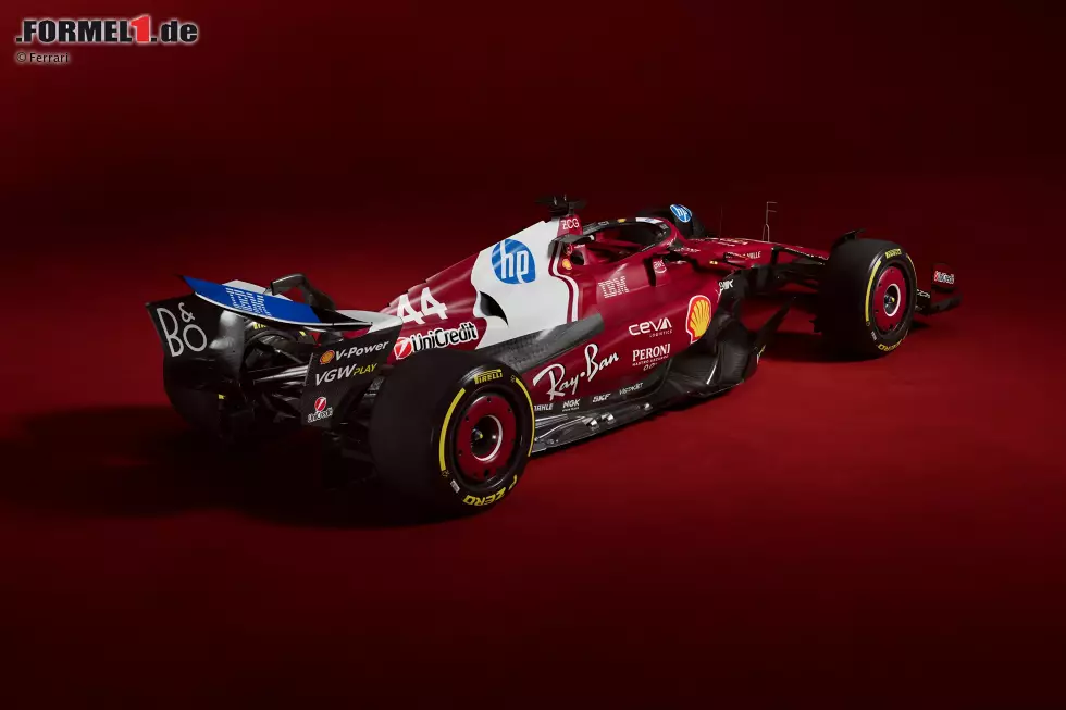 Foto zur News: 51 Punkte: Ferrari - Knapp geschlagen Zweiter in unserem Ranking ist Ferrari mit einmal voller Punktzahl und einem etwas dunkleren Rot als bisher. Der Farbton erinnert an die lange Historie des Teams in der Formel 1, der weiße Streifen ist ein Zugeständnis an Titelsponsor HP. Wirkt gut!