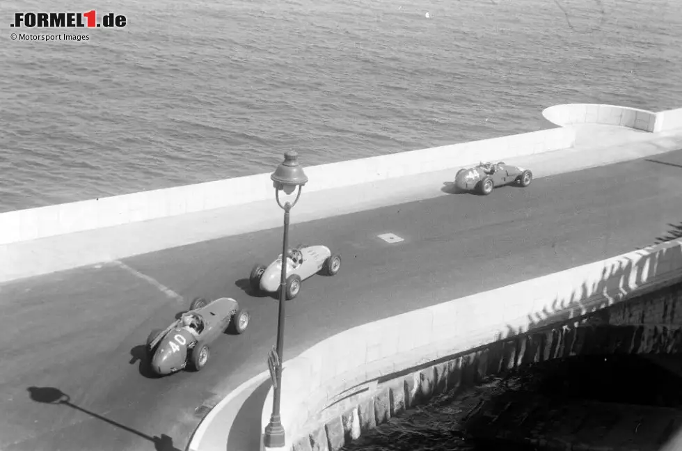 Foto zur News: Maurice Trintignant könnte man als echten Monaco-Spezialisten bezeichnen, denn er gewann in seiner Formel-1-Karriere nur zwei Grands Prix - aber beide im Fürstentum. Beim ersten Mal 1955 ist er bereits 37 Jahre alt und profitiert von Ausfällen der dominanten Mercedes von Juan Manuel Fangio und Stirling Moss.