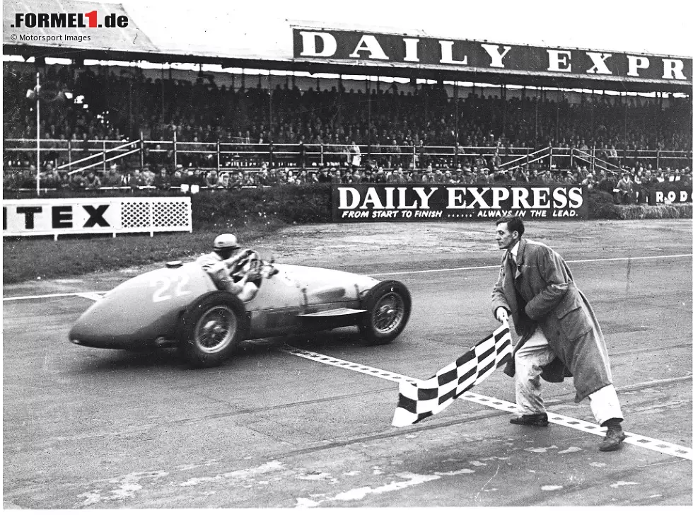 Foto zur News: Die ganz große Karriere sollte Gonzalez aber nicht beschienen sein, denn vergönnt ist ihm nur ein weiterer Sieg: drei Jahre später ebenfalls in Silverstone. Er durchbricht die Phalanx von Juan Manuel Fangio, der 1954 sechs der ersten sieben Rennen (ohne Indy) gewinnt - aber eben nicht Silverstone.