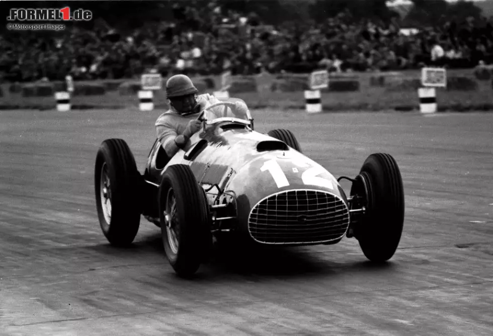 Foto zur News: Jose Froilan Gonzalez wird für immer in den Geschichtsbüchern stehen, weil er 1951 in Silverstone der erste Sieger für Ferrari wird. Der Argentinier holt zuvor auch die erste Ferrari-Pole und durchbricht die Serie von Alfa Romeo, die erstmals in der 1950 gegründeten WM nicht siegreich sind (Indy 500 ausgenommen).