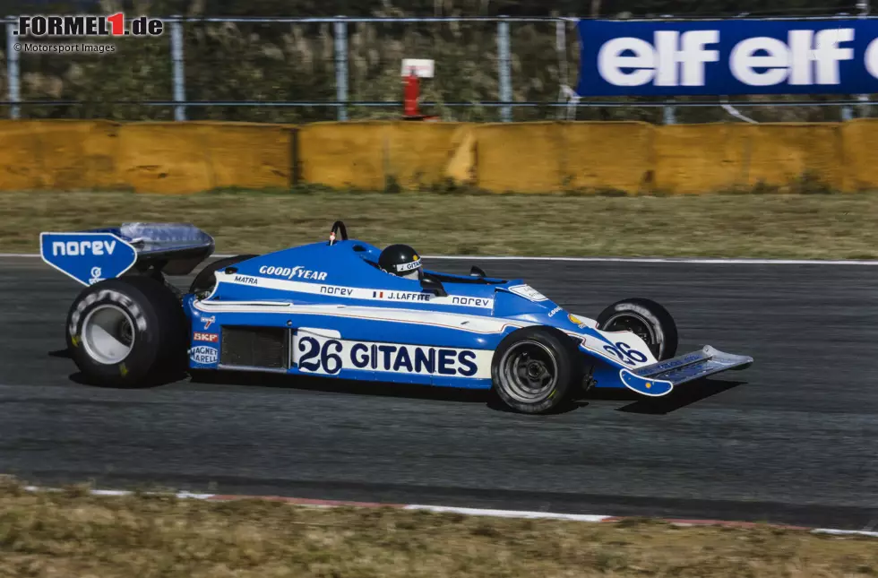 Foto zur News: Nach dem Kauf des Matra-Teams kann der ehemalige Rennfahrer Guy Ligier als Besitzer des Ligier-Teams gleich in seiner zweiten Formel-1-Saison (1977) einen Sieg bejubeln. Das Sponsoring kommt von der Zigarettenmarke Gitanes. Zur Saison 1997 wird sie in der Rolle als Ligier-Sponsor von der Schwestermarke Gauloises abgelöst.