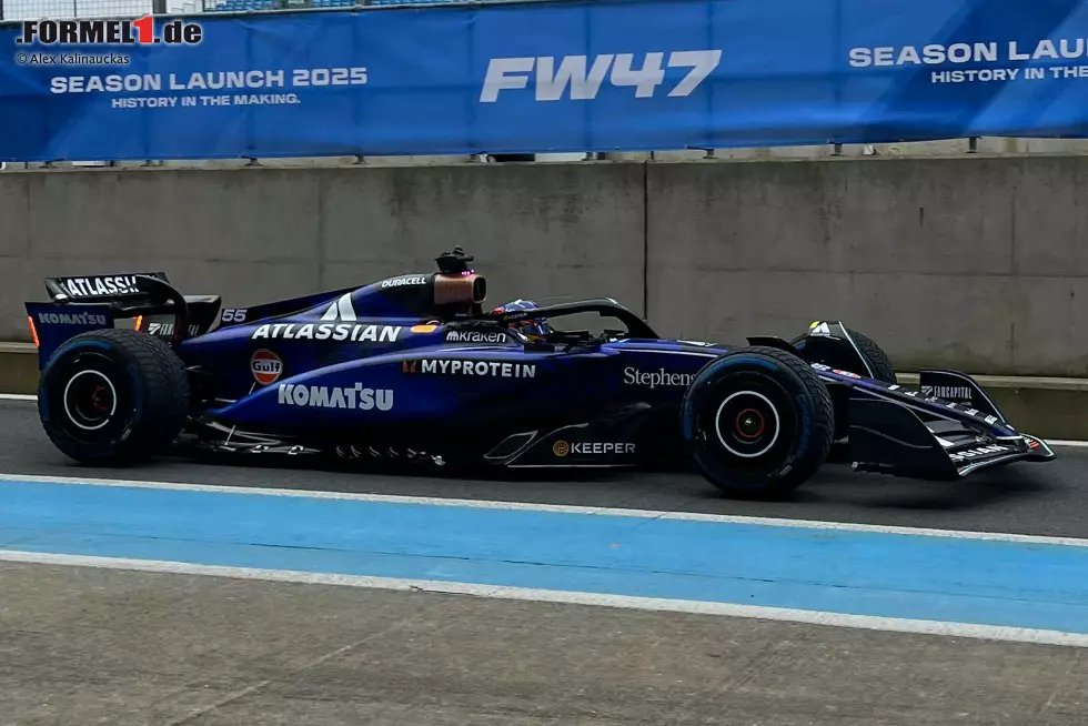 Foto zur News: ... legte Team-Neuzugang Sainz im FW47 zurück: mit Regenreifen auf leicht feuchter Strecke in Silverstone bei eisigen Temperaturen. Für Sainz ...