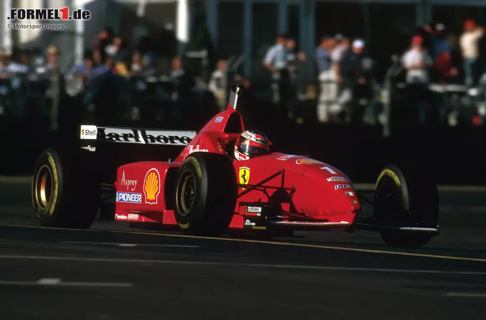 Foto zur News: Michael Schumacher (DNF, Australien 1996): Der spätere Rekordweltmeister dagegen scheidet bei seinem Ferrari-Debüt mit Bremsproblemen aus. Da weiß noch niemand, dass er in den folgenden Jahren mit fünf WM-Titeln der erfolgreichste Ferrari-Pilot in der Geschichte der Königsklasse werden wird ...