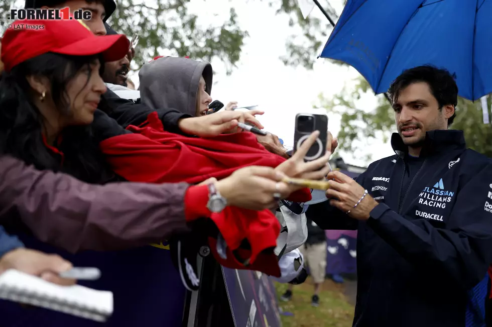 Foto zur News: Carlos Sainz (Redaktion: 5) - Hier sind wir erneut deutlich strenger, zwei Redakteure hätten sogar die 6 gegeben. Ein Crash hinter dem Safety-Car darf natürlich nicht passieren und auch davon abgesehen war er langsamer als der Teamkollege. Eine Enttäuschung nach dem guten Test.