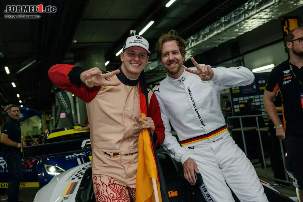 Foto zur News: Für Mick Schumacher und Sebastian Vettel lief das Event weniger erfolgreich. Im Nations Cup unterlagen sie im Halbfinale dem australischen Supercars-Team. Im Einzel schieden beide im Viertelfinale aus.