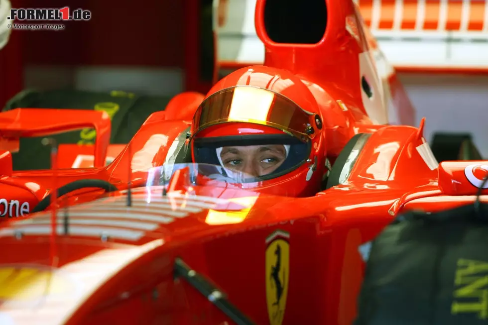 Foto zur News: Luca di Montezemolo, Ferrari-CEO, und Jean Todt, Ferrari-Teamchef, zeigen sich beeindruckt von Rossis Gefühl für das Auto und seinem schnellen Lernprozess.