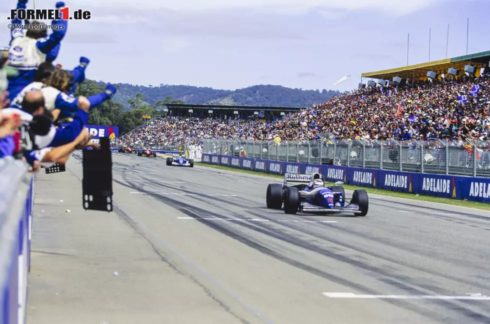 Foto zur News: Nigel Mansell (FW16 Renault) gewinnt 1994 den Grand Prix von Australien.