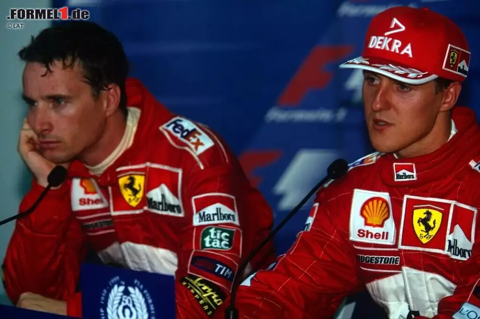 Foto zur News: Eddie Irvine (Michael Schumacher): Ja, auch Michael Schumacher ist bei Ferrari einmal hinter dem Teamkollegen gelandet - strenggenommen sogar zweimal. Das erste Mal schlägt Irvine &quot;Schumi&quot; aber nur auf dem Papier. 1997 wird der eigentlich Vizeweltmeister, nach seinem Rammstoß gegen Jacques Villeneuve allerdings aus der WM ausgeschlossen.