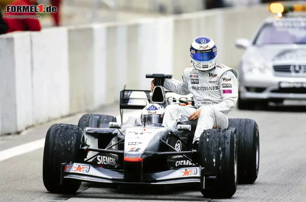 Foto zur News: David Coulthard (Kimi Räikkönen und Mika Häkkinen): Mit 13 Grand-Prix-Siegen ist der Schotte einer der erfolgreichsten Formel-1-Piloten, die nie den Titel gewinnen. Bei McLaren schlägt er mit Mika Häkkinen (1997 und 2001) und Kimi Räikkönen (2002) sogar zwei Weltmeister. Sein bestes WM-Ergebnis ist allerdings &quot;nur&quot; der Vizetitel 2001.