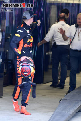 Foto zur News: ... macht sich Verstappen, immer noch wütend, auf den Weg in Richtung FIA-Pressekonferenz. Wo er Ocon (verbal) erneut eine mitgibt: "Er ist ein Idiot. Mir fehlen dafür die Worte."