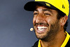 Foto zur News: &quot;Sprachtalent&quot; Daniel Ricciardo flachst mit TV-Journalistin