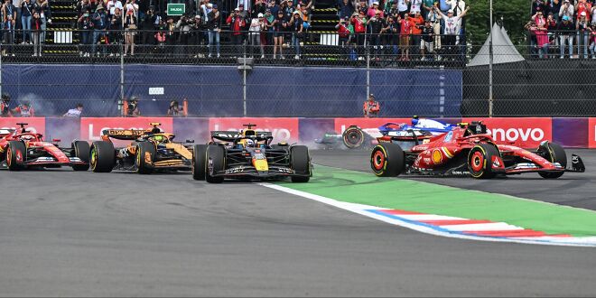 Foto zur News: Duell Verstappen-Norris eskaliert!