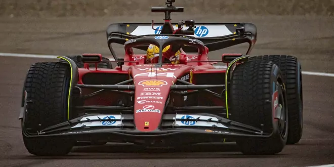 Foto zur News: Hamilton erstmals im Ferrari!