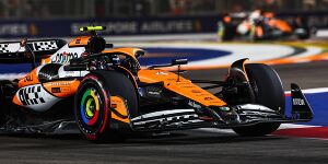 Foto zur News: Nach Sainz-Crash im Singapur-Qualifying: Lando Norris holt