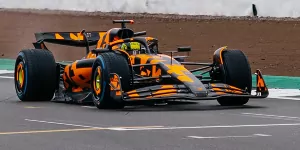 Foto zur News: In Tarnlackierung: McLaren zeigt neuen MCL39 bei Shakedown