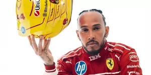 Foto zur News: Lewis Hamilton vor Roll-out: &quot;Ich wusste, dass ich etwas