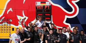 Foto zur News: Red Bull: Vettel besiegt Alonso und das Reglement