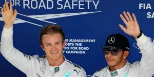 Foto zur News: Pole mit Psycho-Hieb: Rosberg foppt Hamilton doppelt